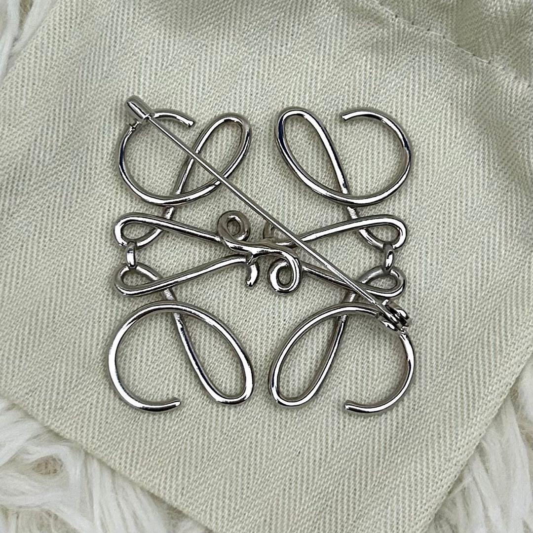 【美品】LOEWE ブローチ シルバー コサージュアクセサリー シルバーカラー