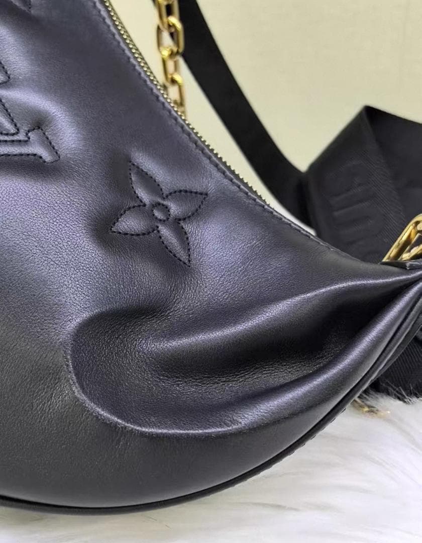 ブラックショルダーバッグ