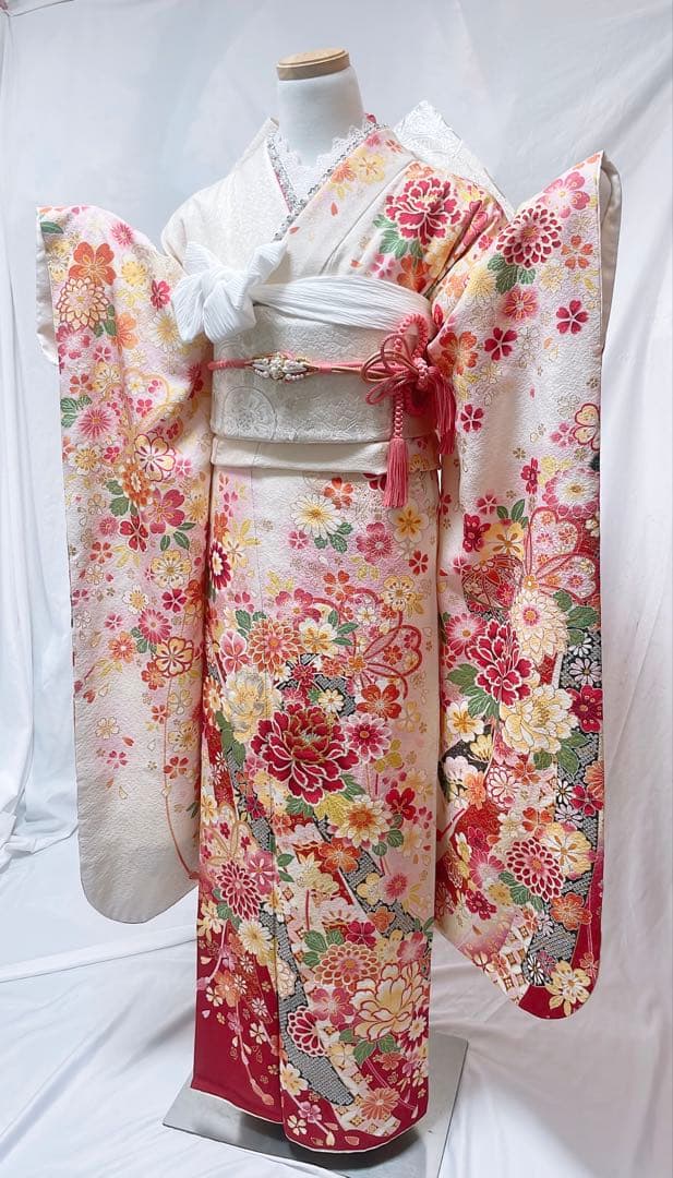 白地に赤とピンクの花柄 振袖フルセット　振袖　振袖セット　成人式　振袖6点セット