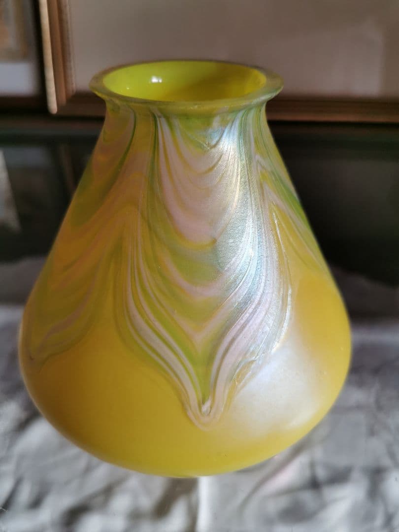 ランプシェイドのみ：アンティーク 玉虫黄色&翠&乳白&桜 ファブリル系虹彩ガラス