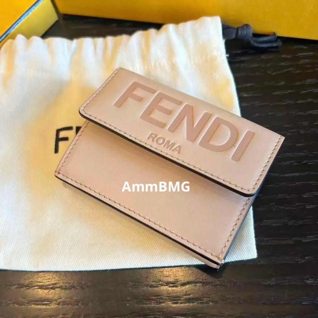 k*a様 新品10万 FENDI　エンボスロゴ 三つ折り財布 / コンパクト ウ