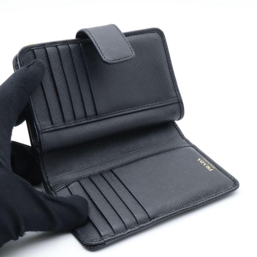 【極美品】PRADA 二つ折り財布　サフィアーノレザー　メタルロゴ　黒