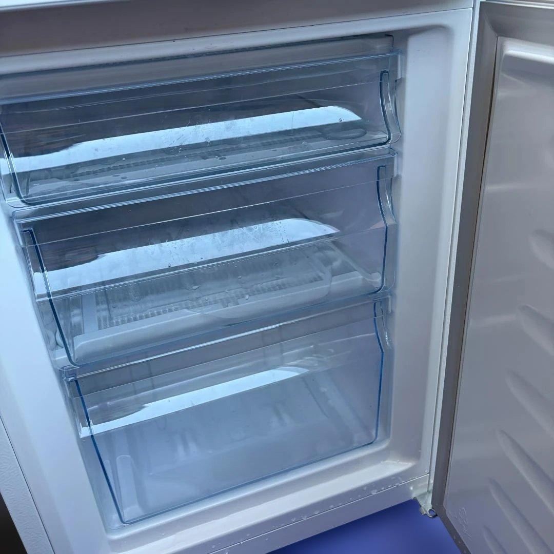 美品　異臭なし　Hisense 冷蔵庫　HR-D1701W 2ドア　2024年