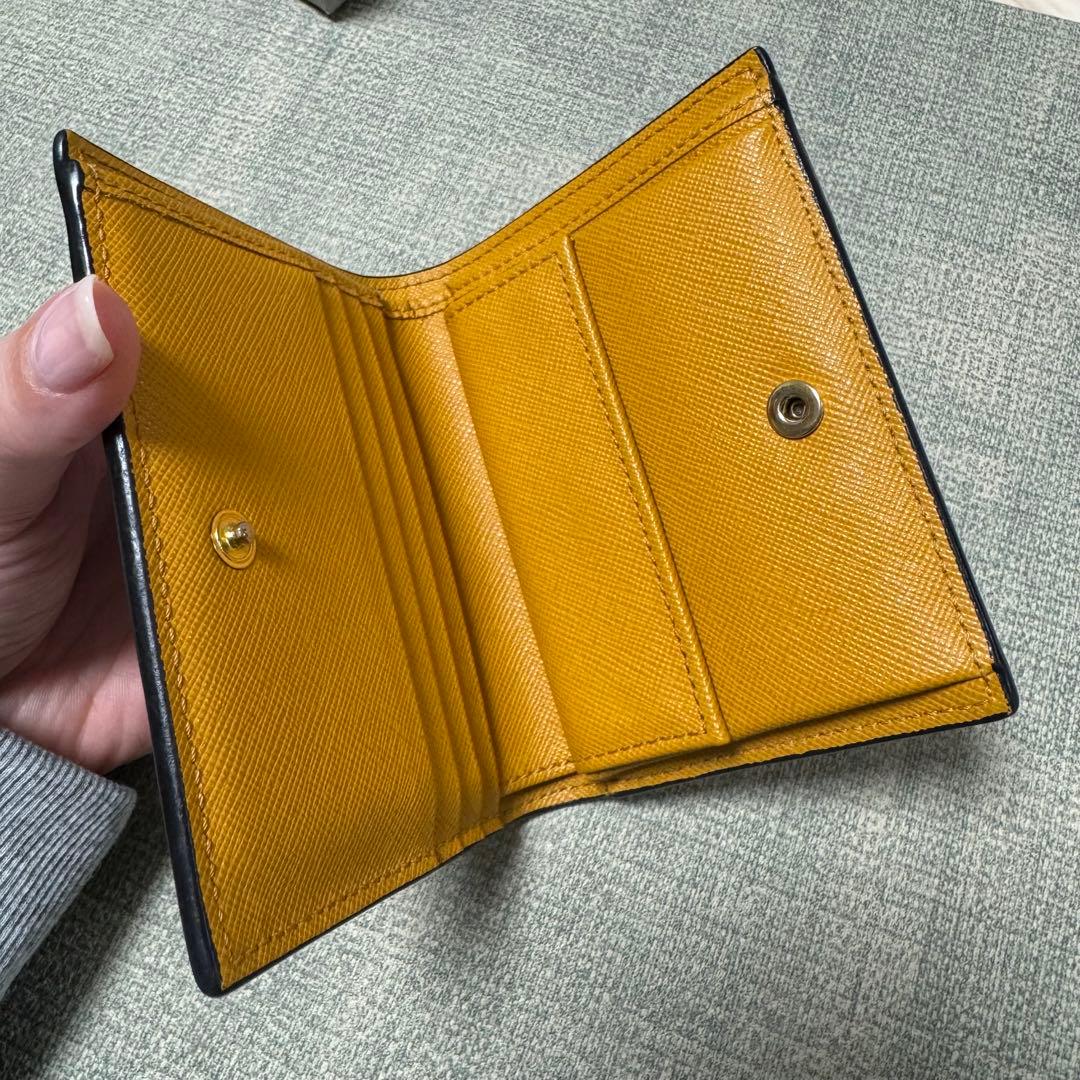 マルニ　二つ折り財布　ホワイト×ライトブルー