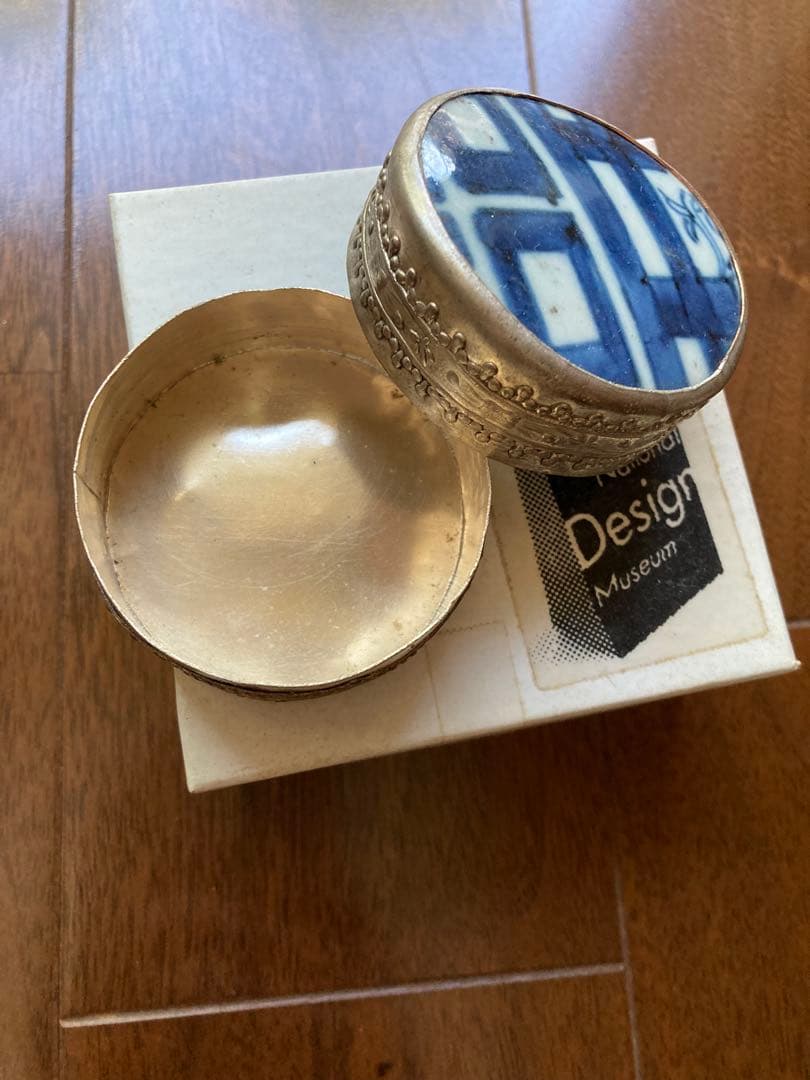 National Design museum 陶器　ボックス　小物入れ　青白　丸