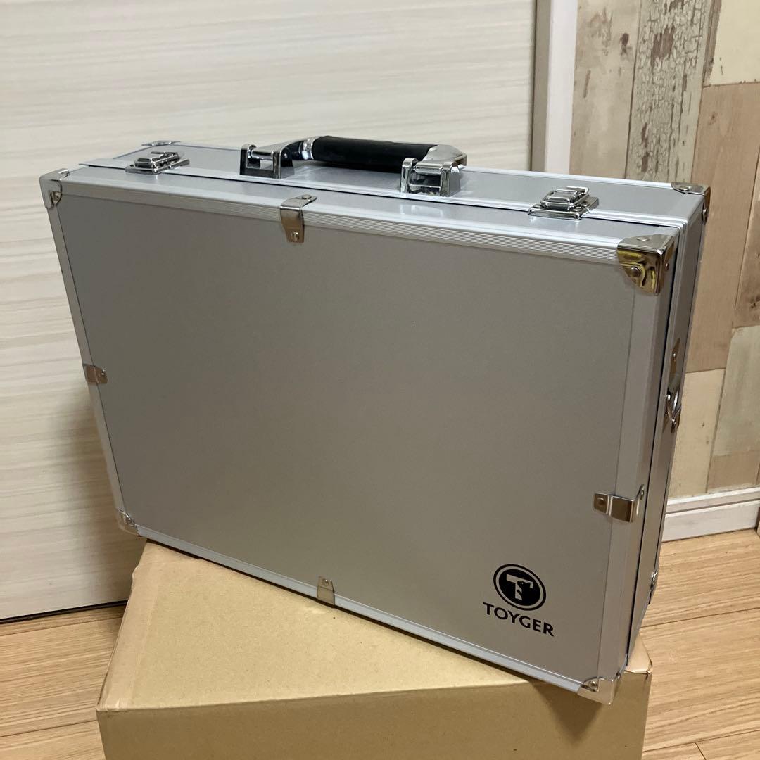 TOYGER CEO Storage アタッシュケース シルバー