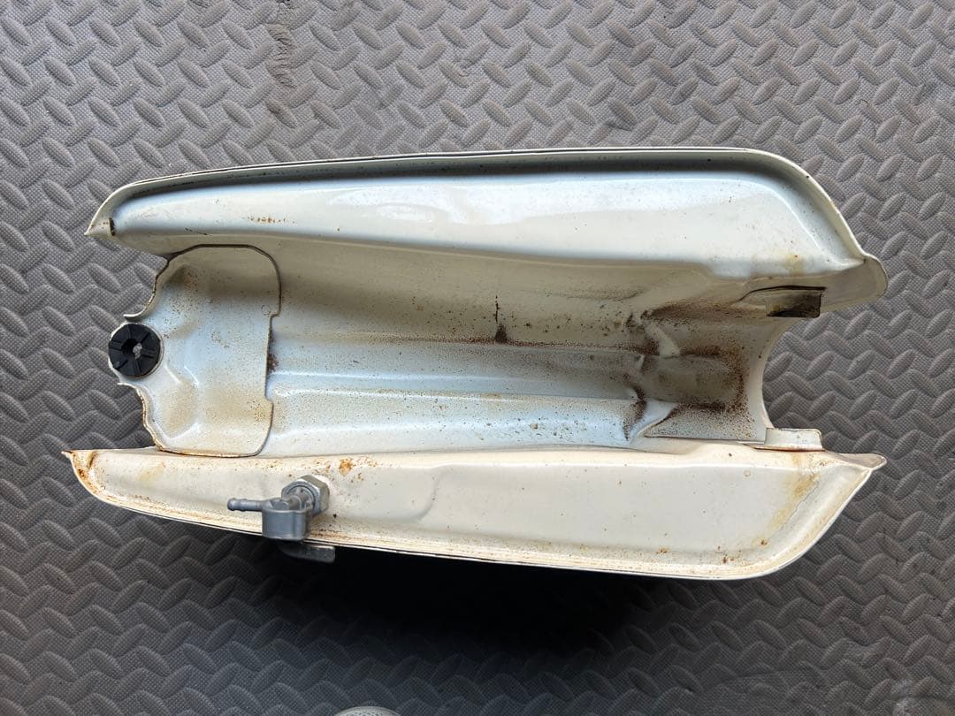 エイプ100　純正　ガソリンタンク　HC07　キャブ車