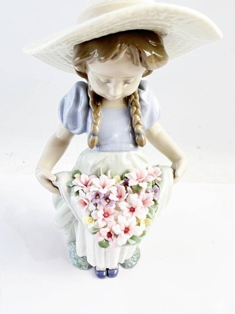 美品 LLADRO リヤドロ  フィギュリン 陶器 6756 たくさん摘めたよ