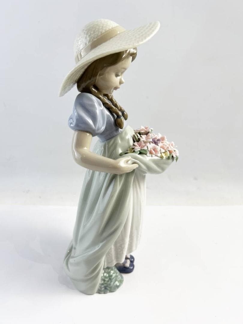 美品 LLADRO リヤドロ  フィギュリン 陶器 6756 たくさん摘めたよ