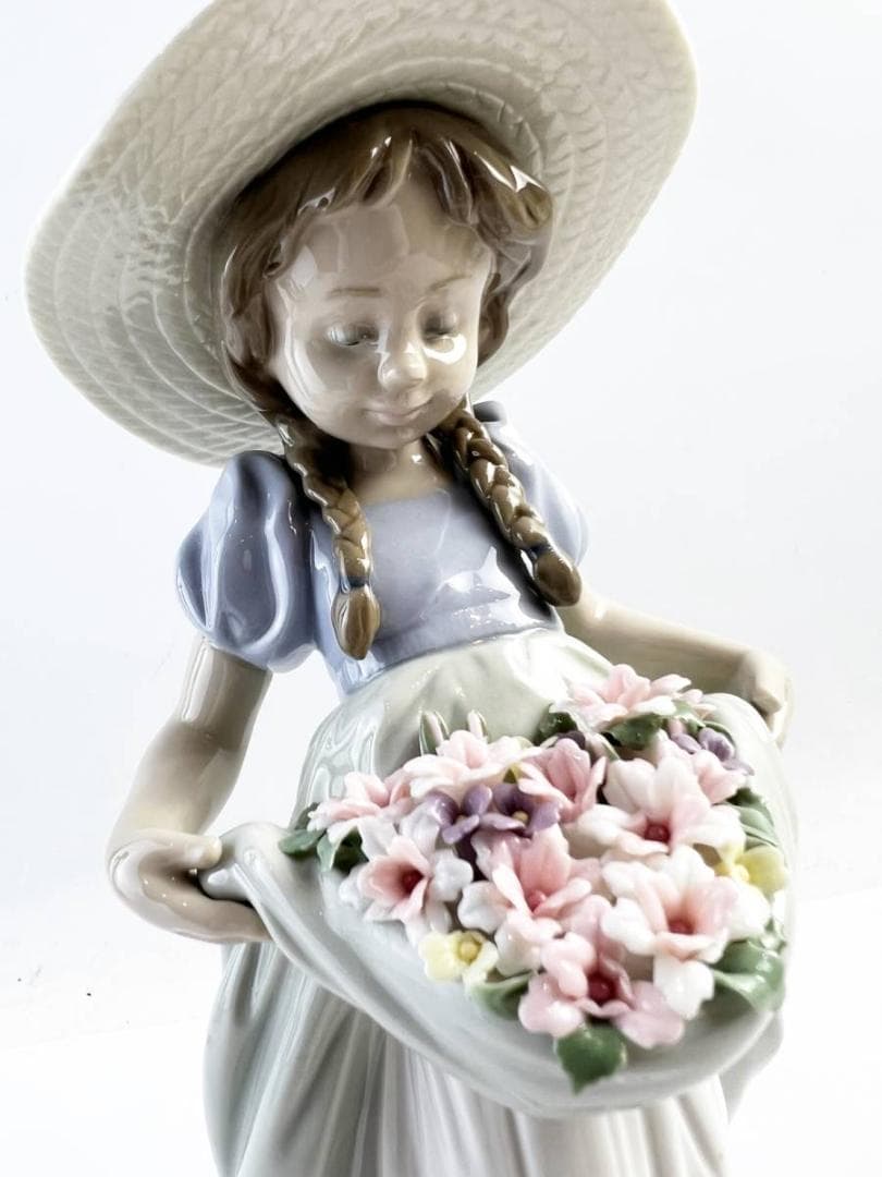 美品 LLADRO リヤドロ  フィギュリン 陶器 6756 たくさん摘めたよ