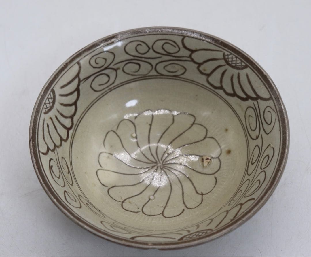 中国　磁州窯　蓮紋碗　送料込み250807