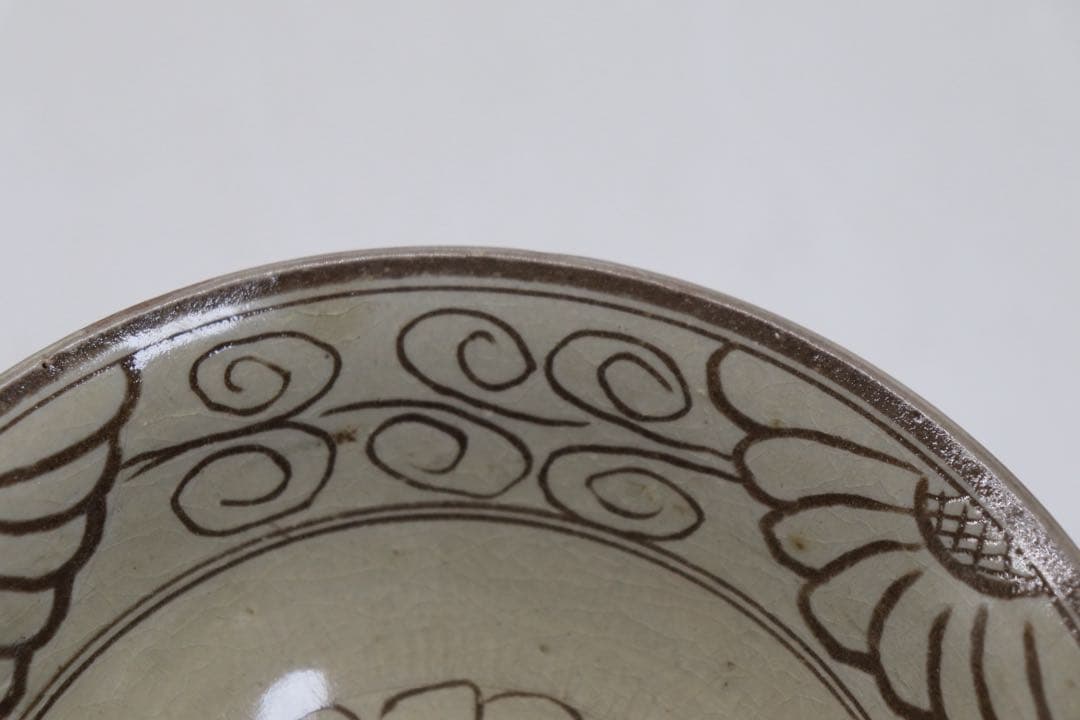 中国　磁州窯　蓮紋碗　送料込み250807