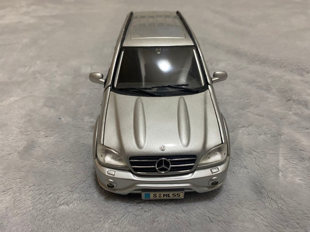 ミニカー Maisto Mercedes-Benz ML 55 1/18
