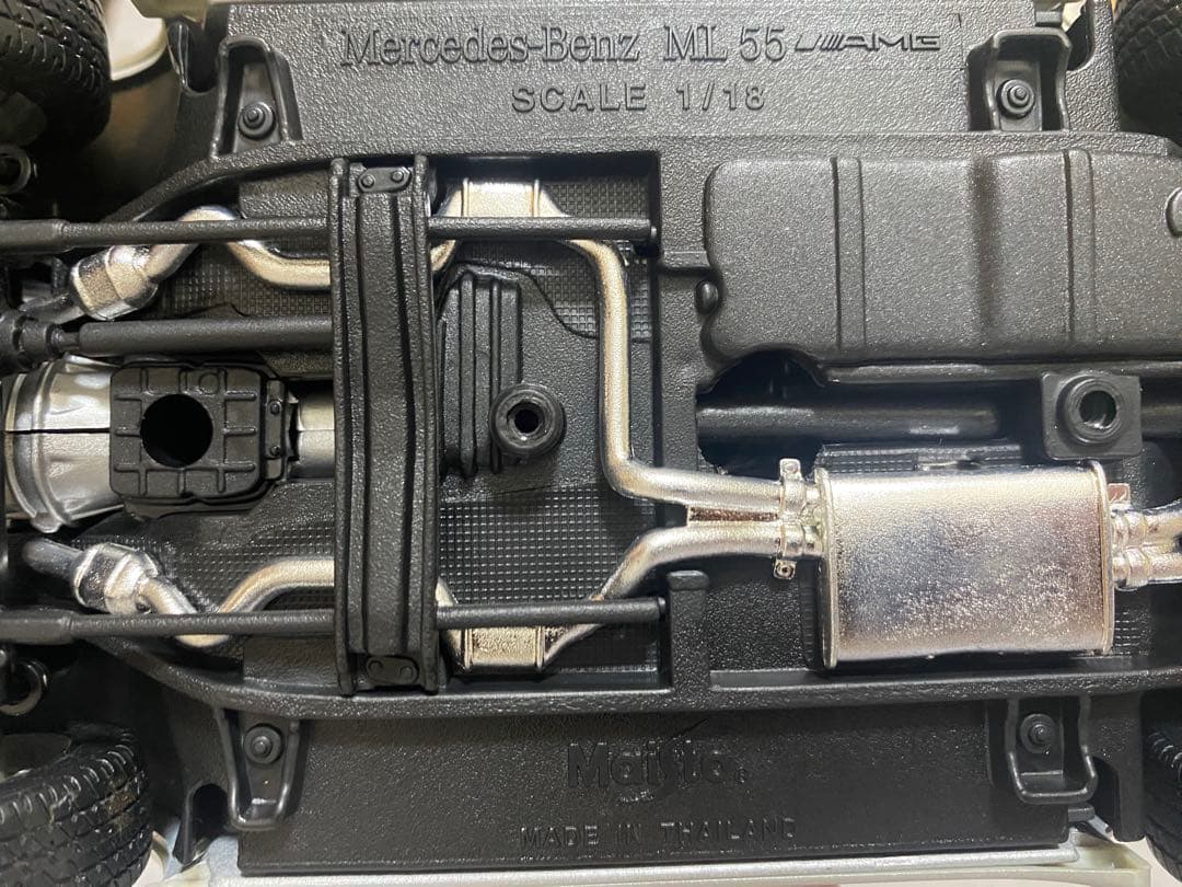 ミニカー Maisto Mercedes-Benz ML 55 1/18