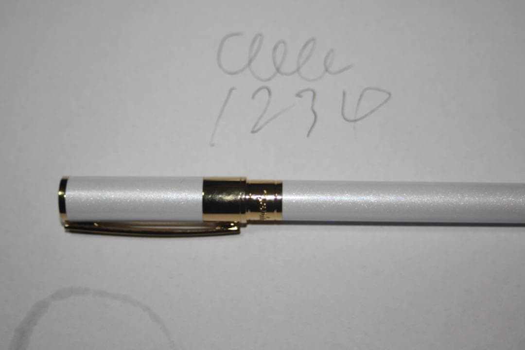 S.T. Dupont ボールペン ホワイト　箱入り　替芯付き　美品