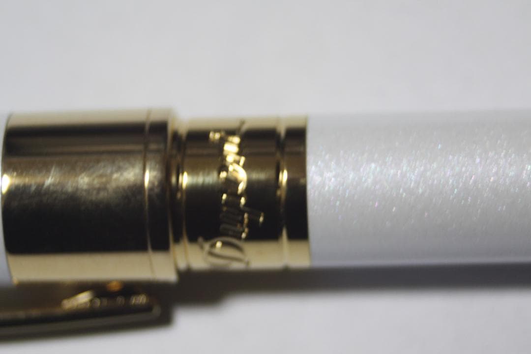 S.T. Dupont ボールペン ホワイト　箱入り　替芯付き　美品