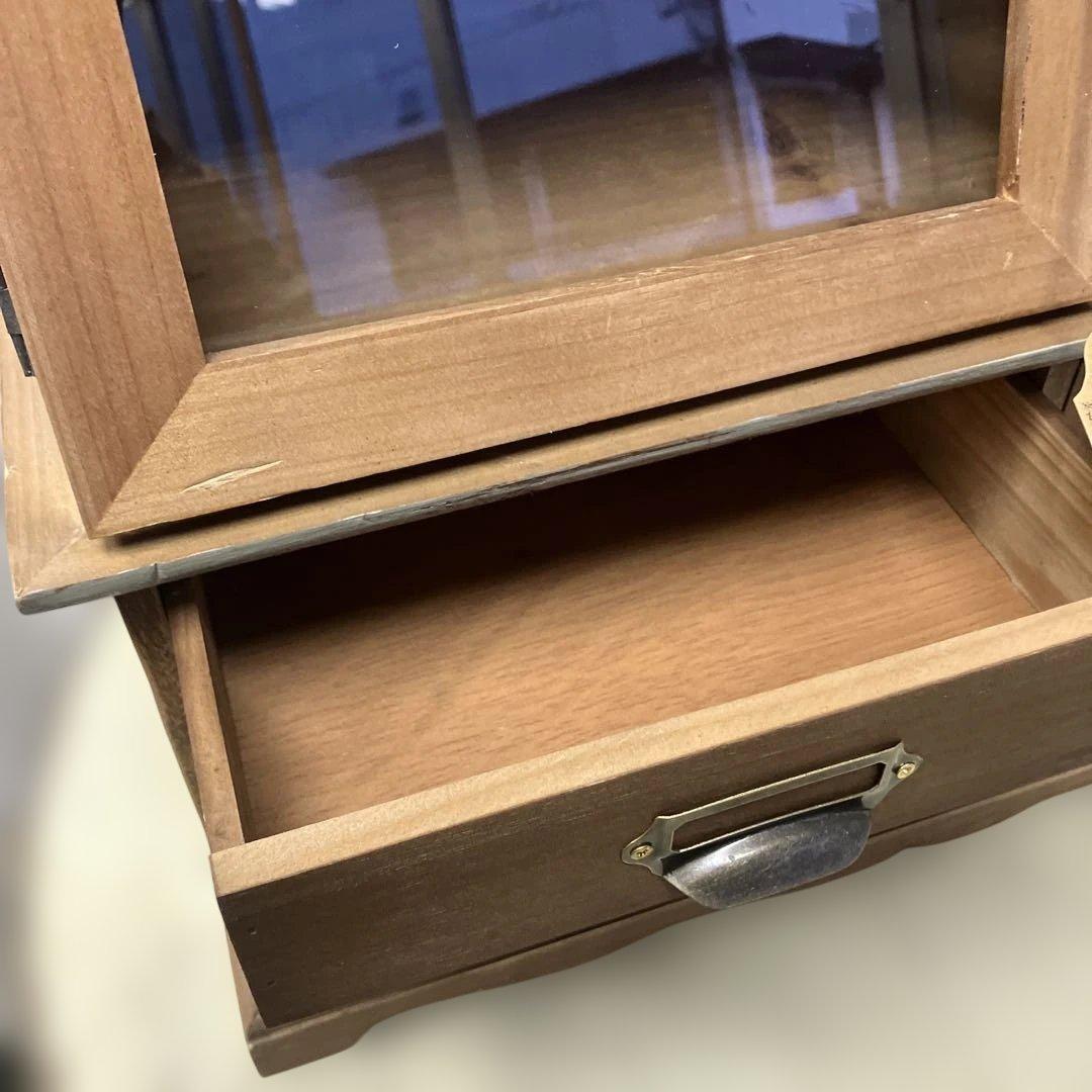 マニー グランシュマン 木製アンティーク風キャビネット ガラス2枚扉 引き出し6