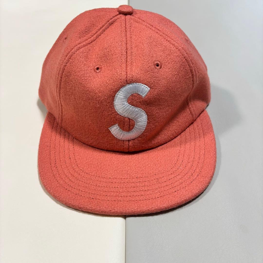 あ*だ様 supreme sロゴ キャップ　帽子　ウール　ダークピンク　ビーニー
