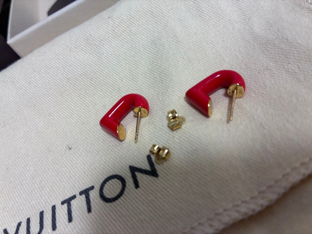 LOUIS VUITTON ハート型ピアス レッド