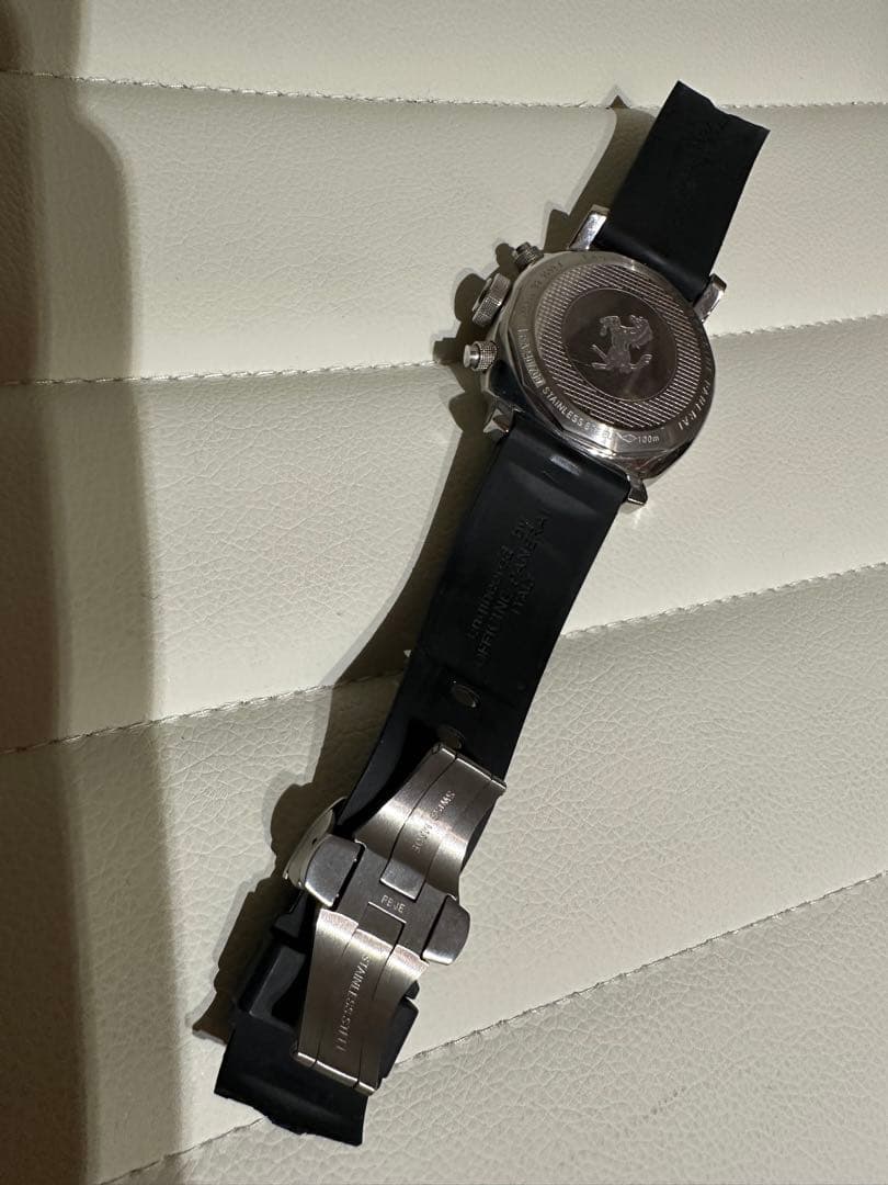 Ferrari ロゴ腕時計　ジャンク