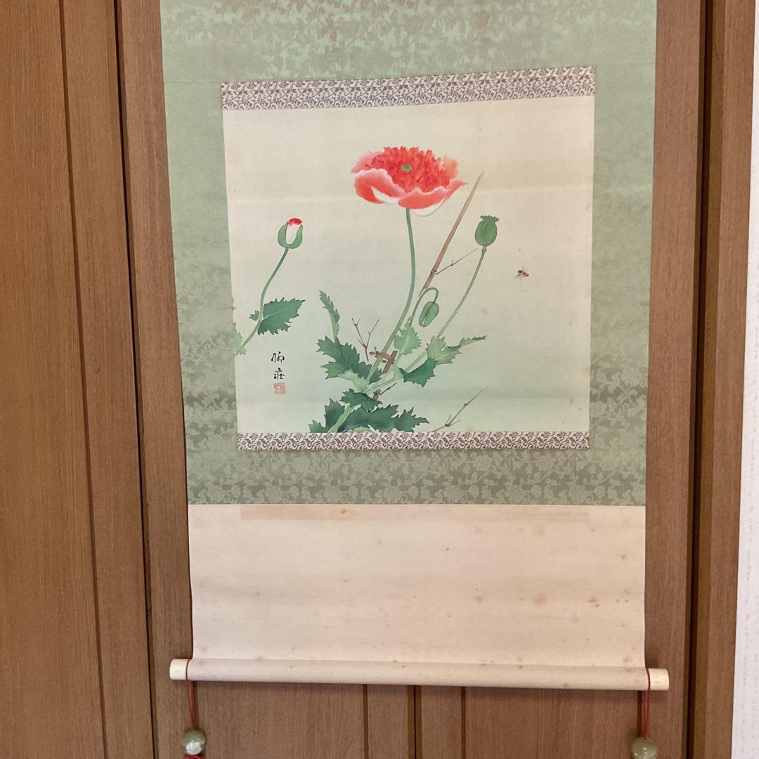 梅 荘 作 絹本 彩色 密画 《 芥子の花図 》 共箱 軸先鹿軸
