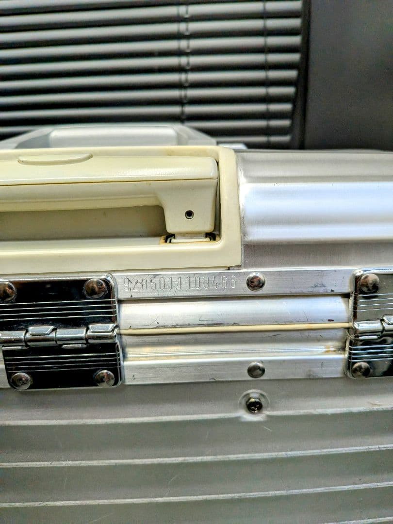 リモワパイロット37Lタスロック