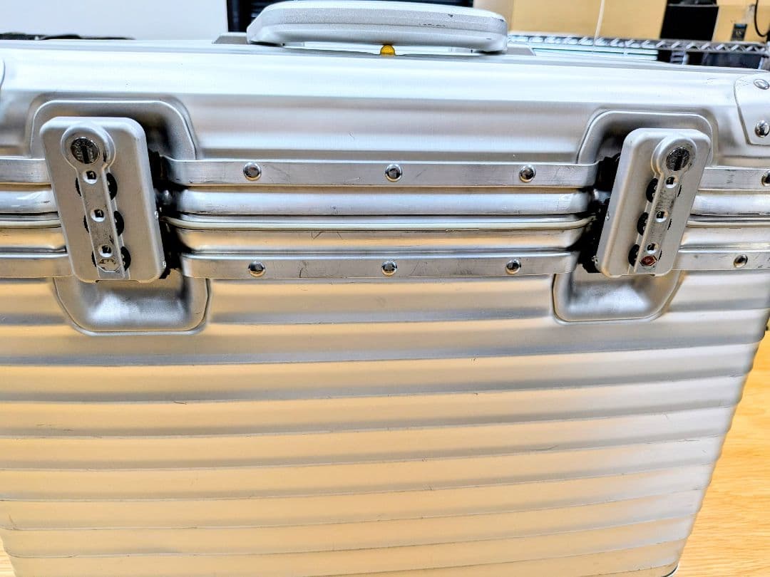 リモワパイロット37Lタスロック