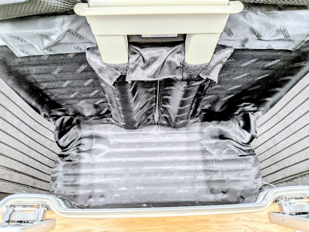 リモワパイロット37Lタスロック