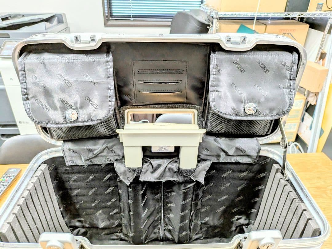 リモワパイロット37Lタスロック