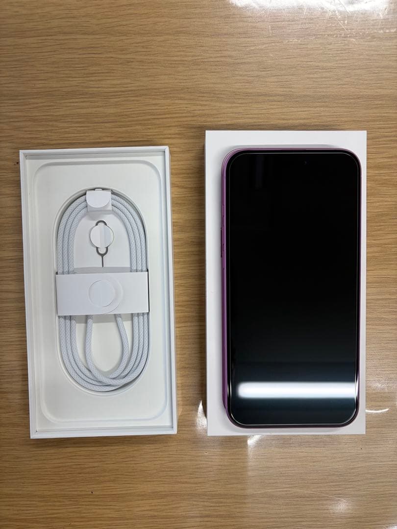 iPhone 16 Plus auデモ機