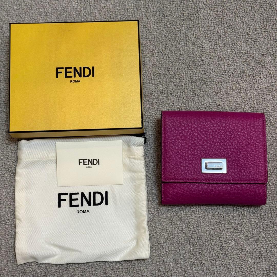 新品未使用✴︎FENDI財布￼