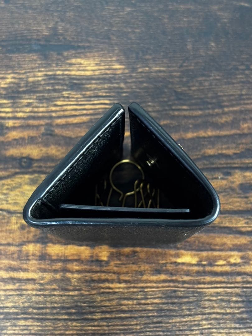 GUCCI ブラックレザーキーケース 蜂モチーフ