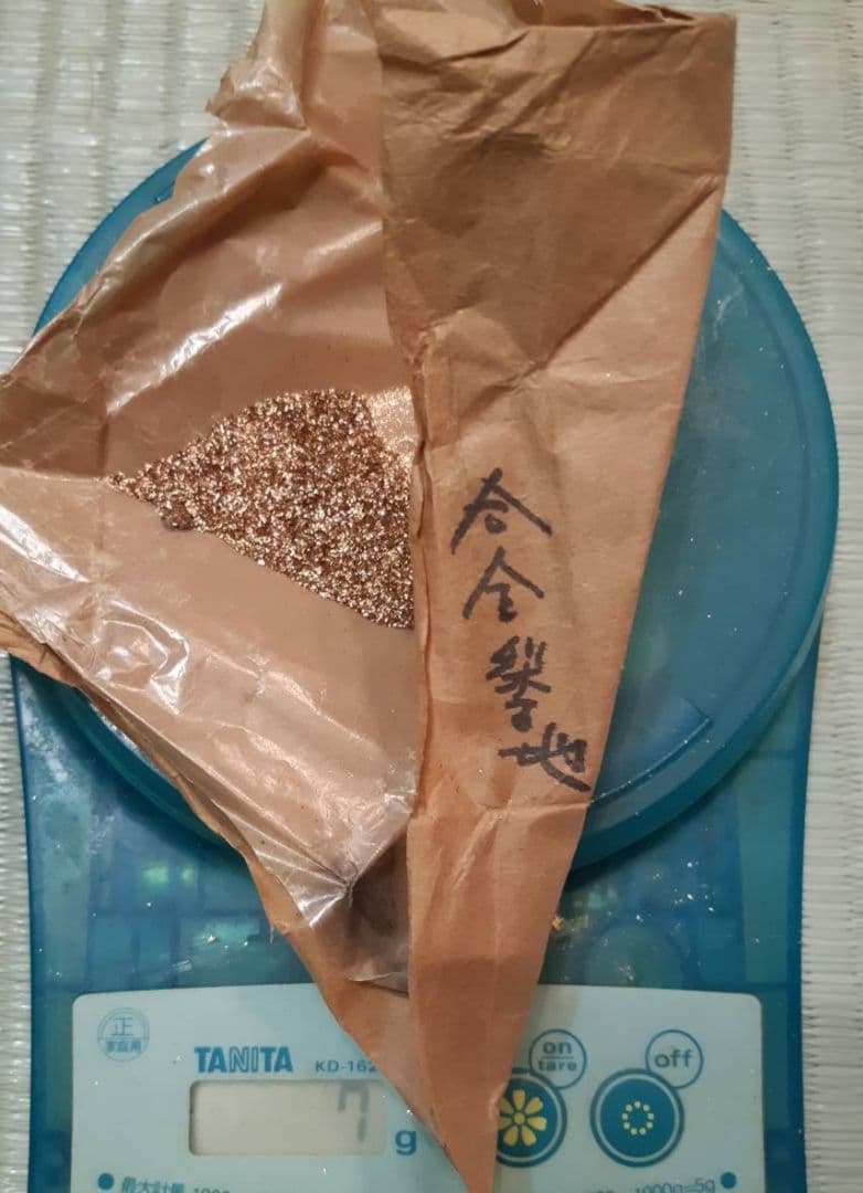 金箔　約560枚、金粉他