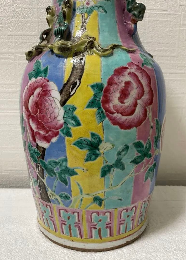 中国 旧家蔵出し 清時代 粉彩 双耳 牡丹花卉紋瓶骨董品。