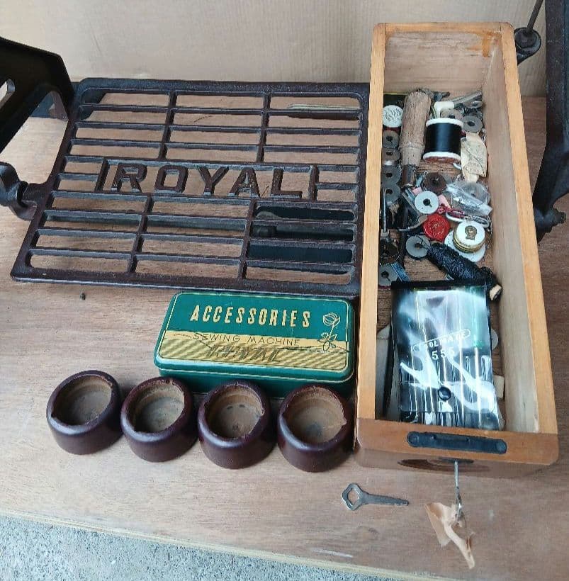 【 】ロイヤル足踏みミシン 　ヴィンテージTA-1