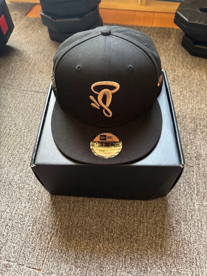 Syna World × New Era キャップ