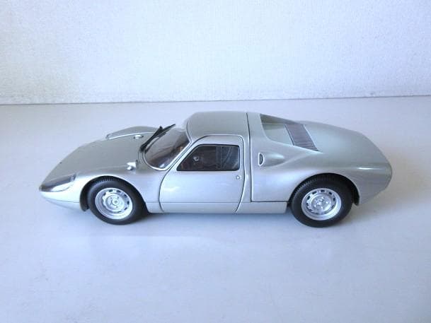 特価 MINICHAMPS 1/18 ポルシェ 904 Carrera GTS