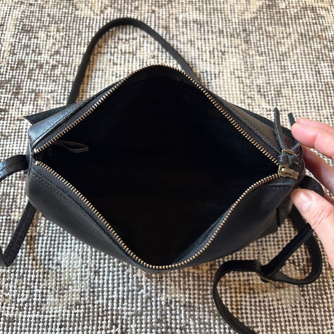 Encachette アンキャシェット　レザーポーチショルダー