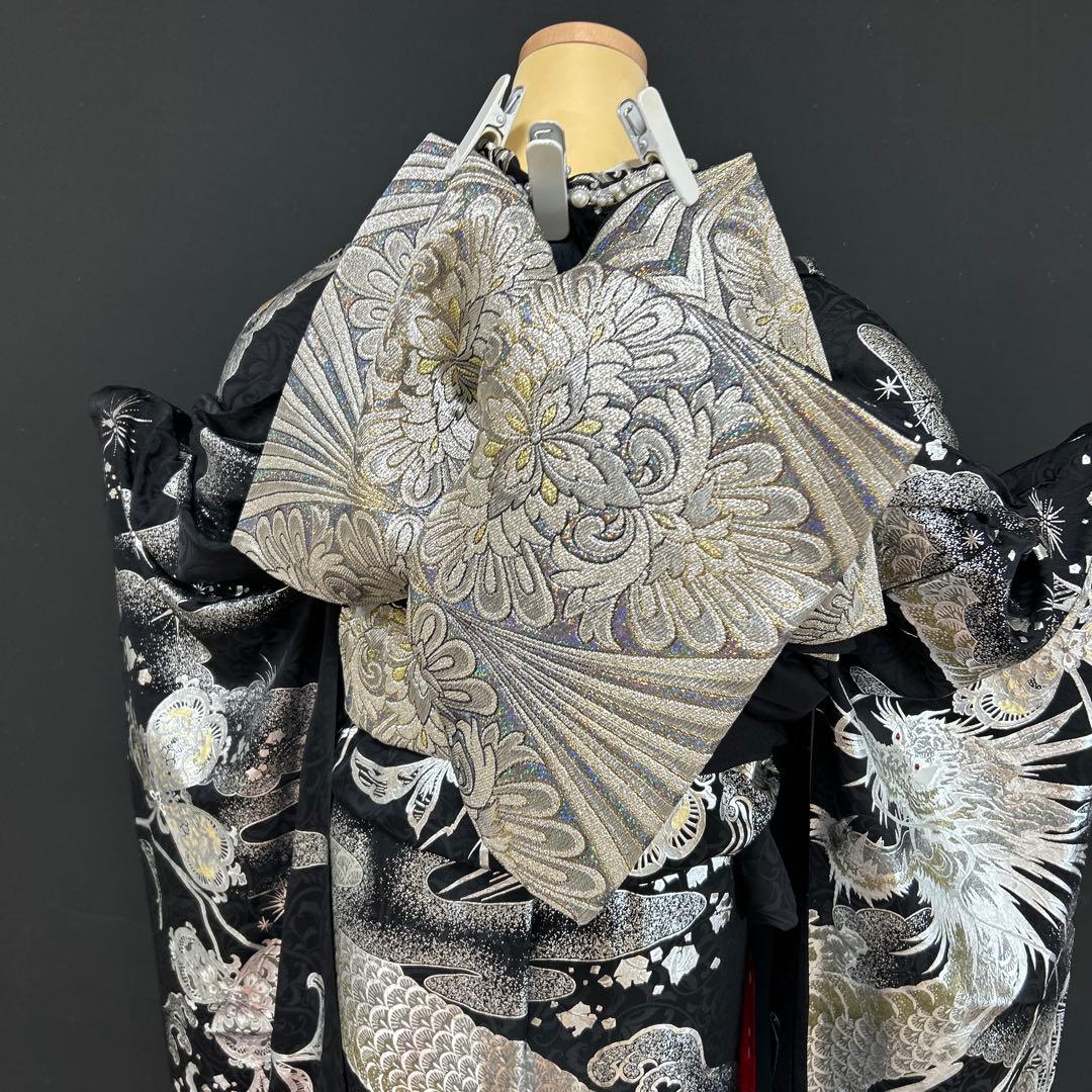 関芳　黒地の銀彩　龍の柄の振袖フルセット