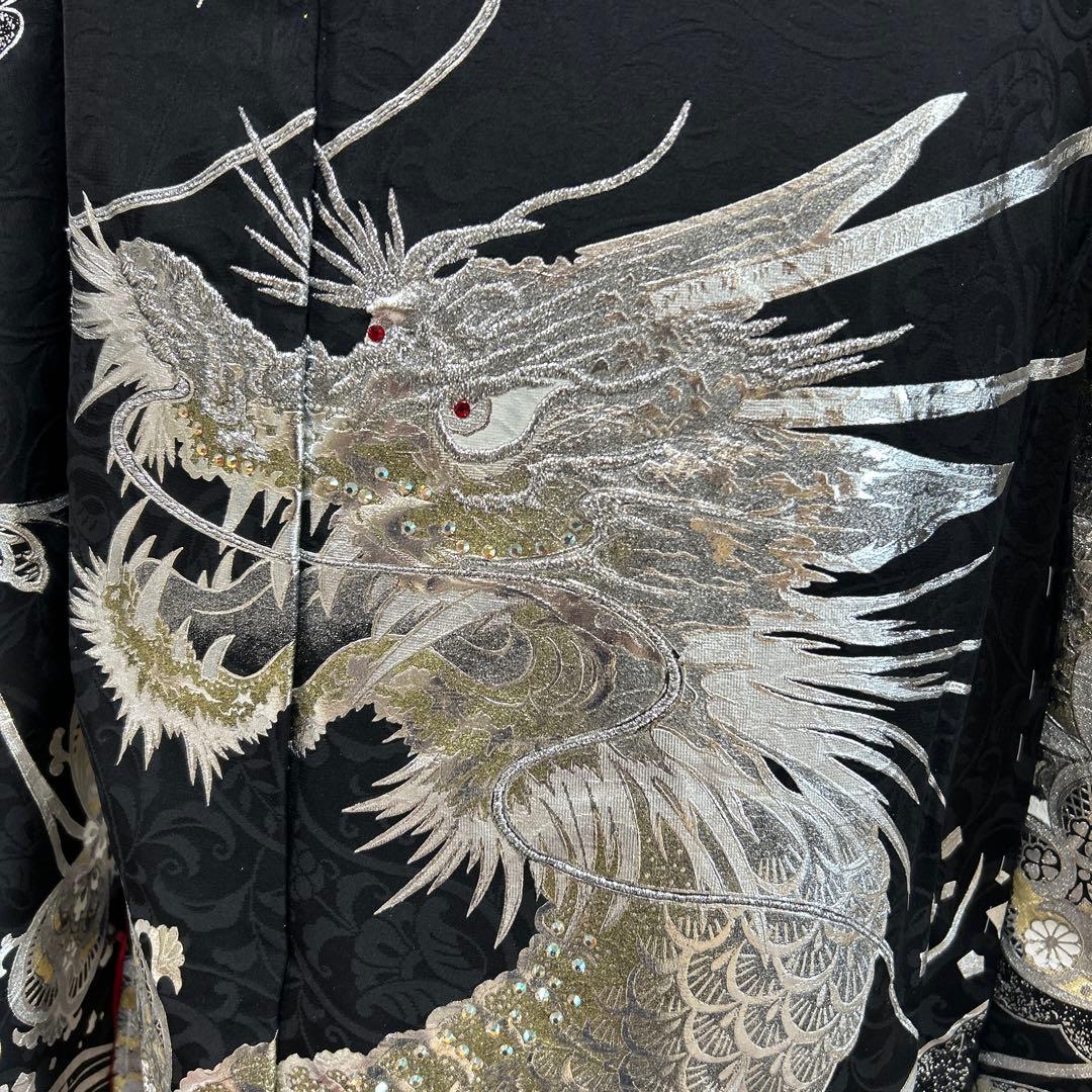 関芳　黒地の銀彩　龍の柄の振袖フルセット