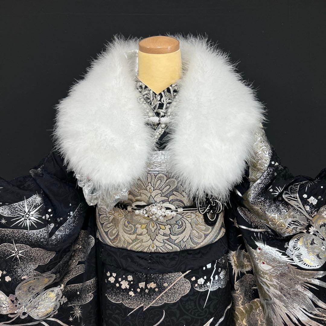 関芳　黒地の銀彩　龍の柄の振袖フルセット