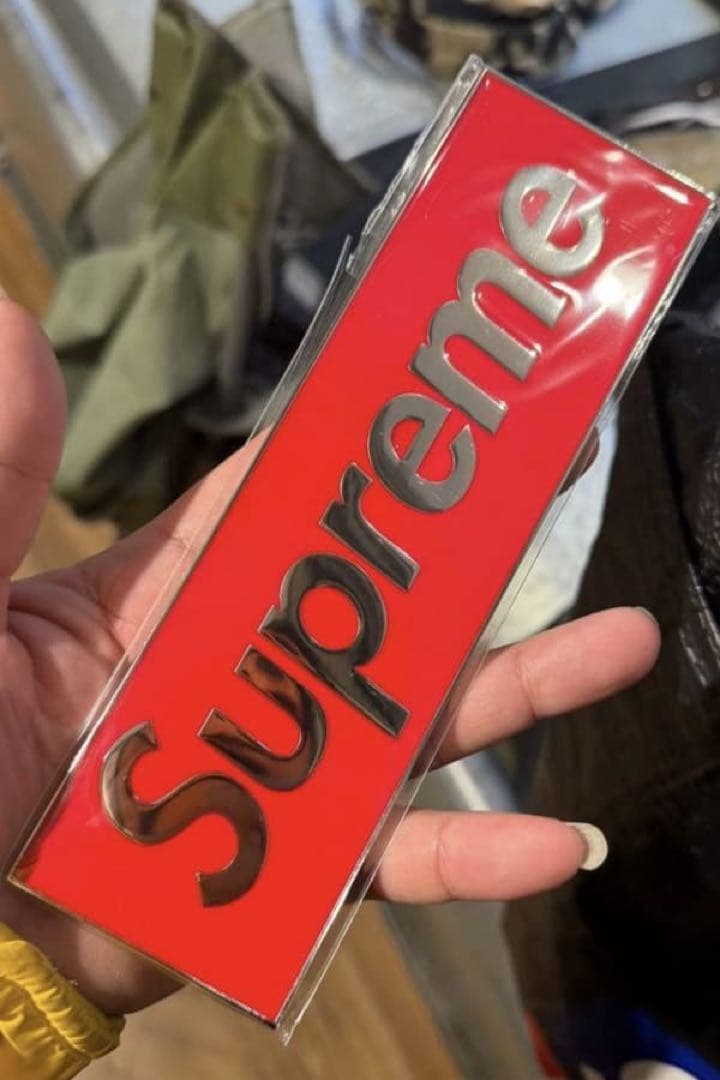 【新品未使用】Supreme Box Logo Car Emblem Red