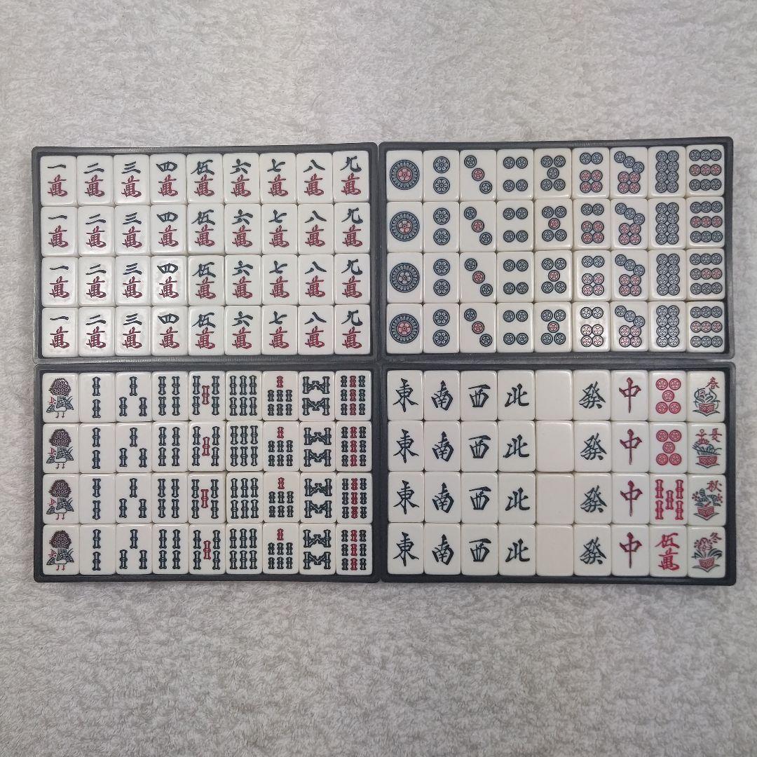 背面の色がピンクの麻雀牌セット
