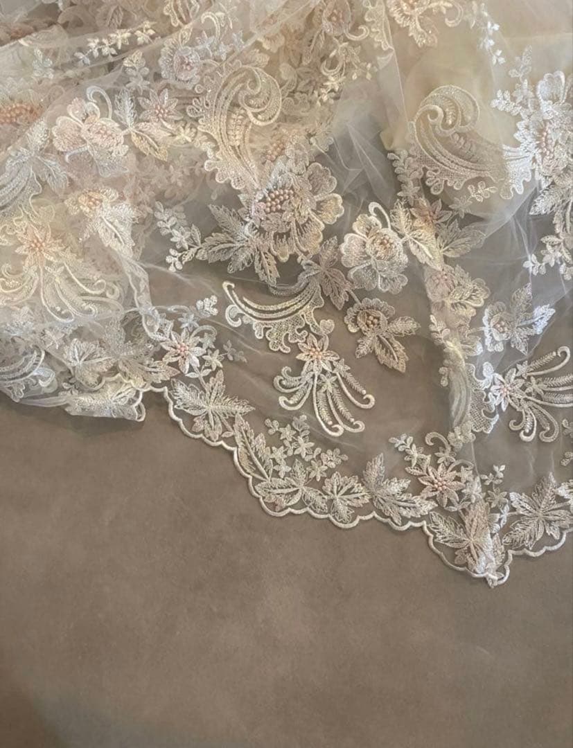 ウェディングドレス アイボリー レース オフショルダー ドレスプロダクション