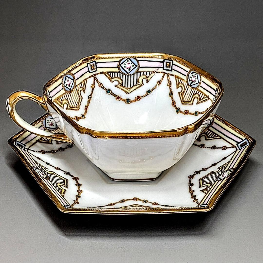 オールドノリタケ・金盛上陽刻薔薇柄　ガーランド装飾　ヘキサゴン　カップ＆ソーサー