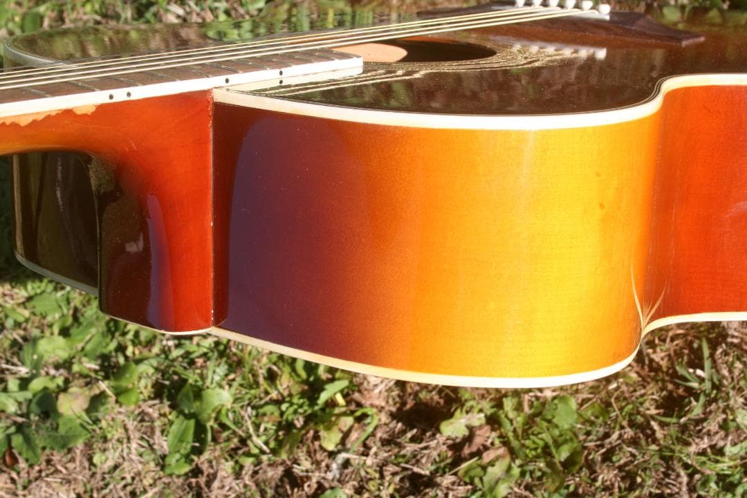 1970年代に日本の松本のマツモクで製造されたGranada J200モデル