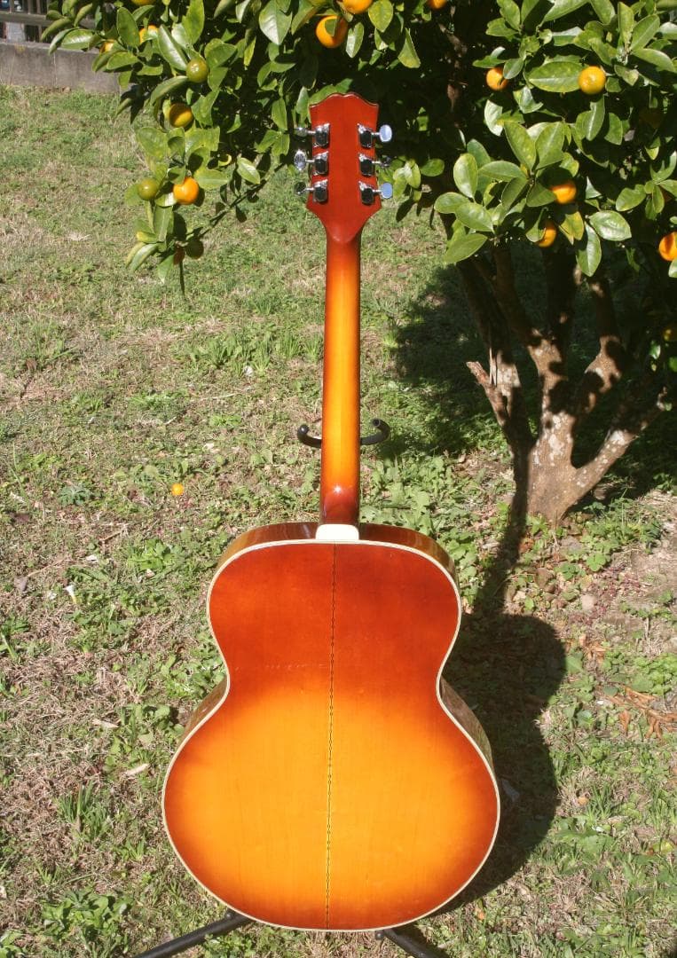 1970年代に日本の松本のマツモクで製造されたGranada J200モデル