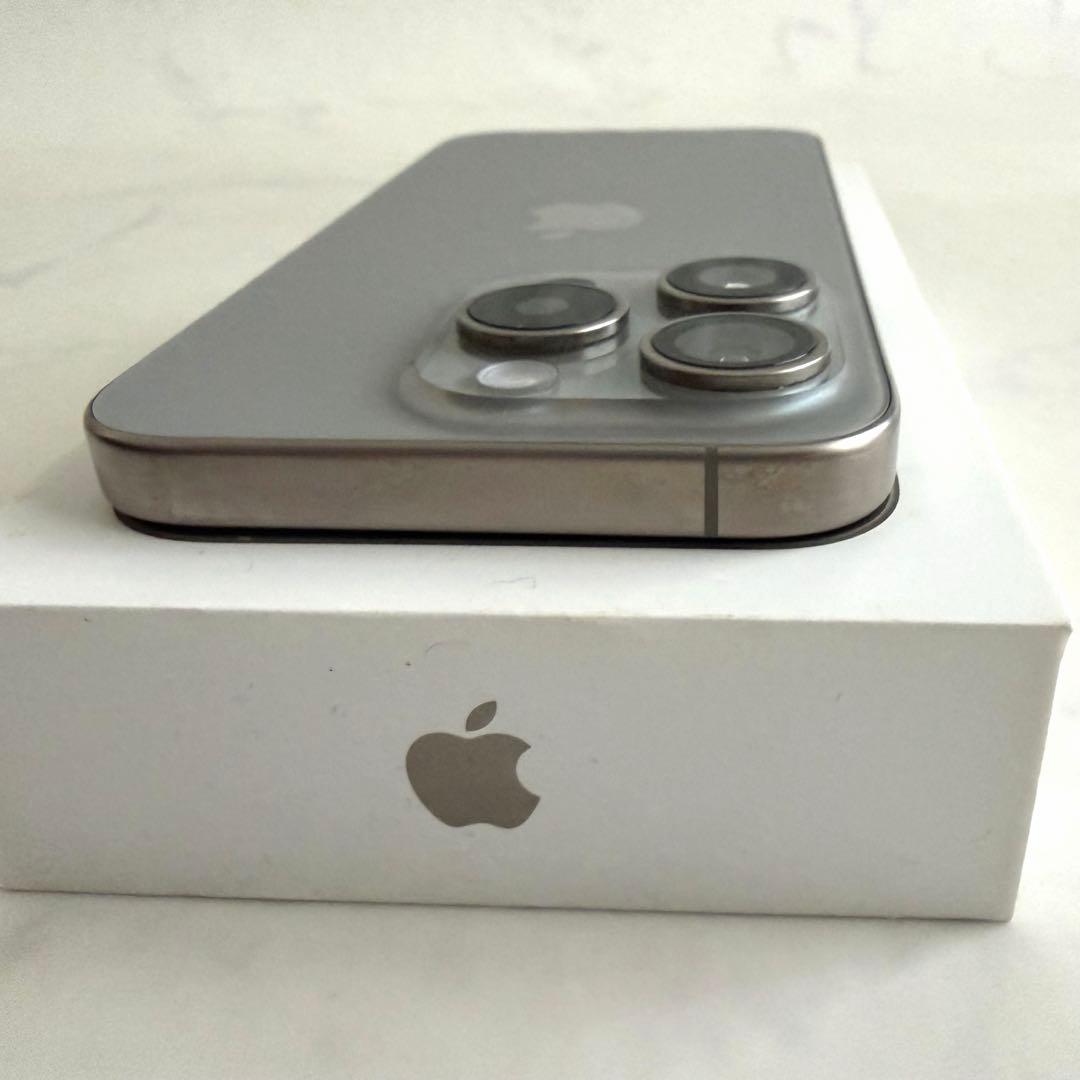 Apple iPhone 15 pro ナチュラルチタニウム 128GB 93%