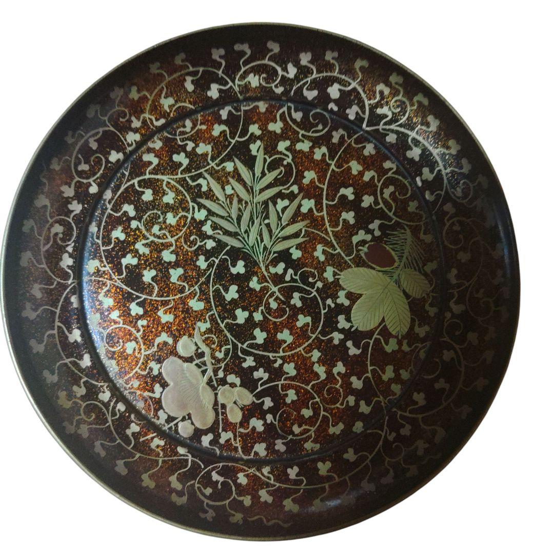 漆芸　蒔絵と沈金の唐草模様の菓子皿　8枚組　古箱付