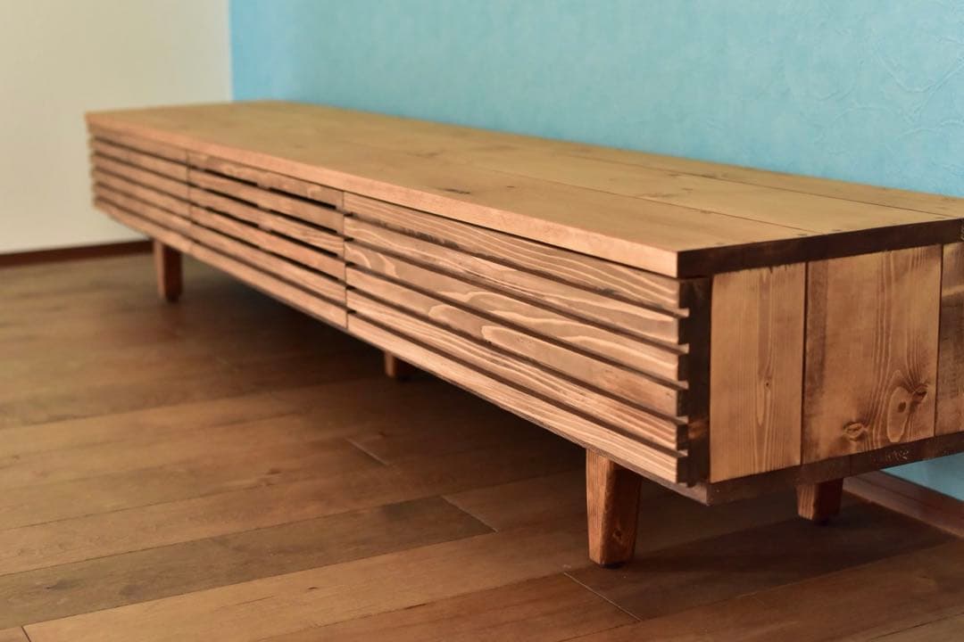 1台限定！直ぐ発送！】テレビボード格子210㎝ミディアムブラウン　木脚　無垢材